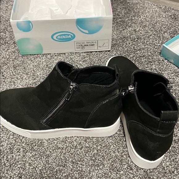 Soda Black and Green Camouflage Wedges - Picture 12 of 14